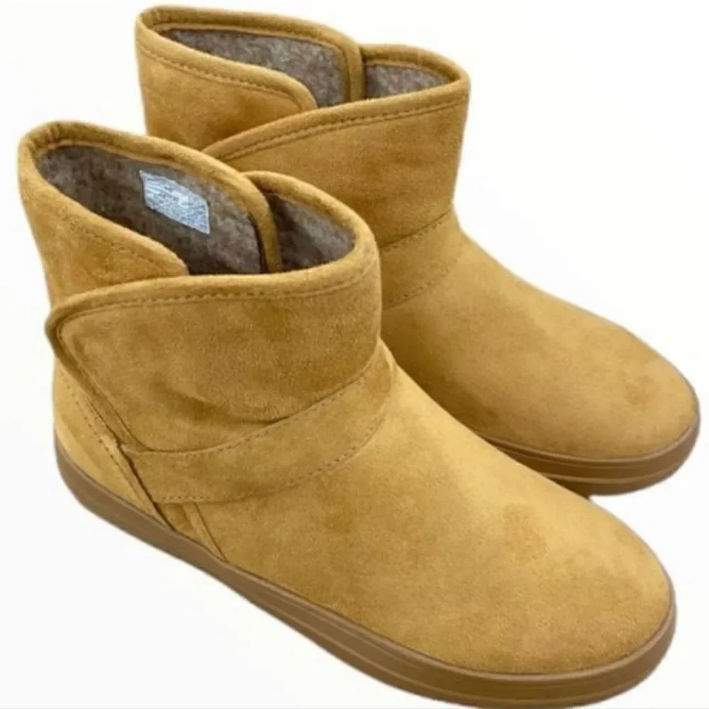 CROCS lodgepoint synth suede bootie size 5